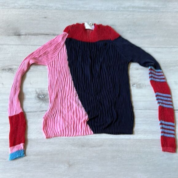 I AM CHEN
Colour Block Top In Blue S Nwot - Picture 9 of 10